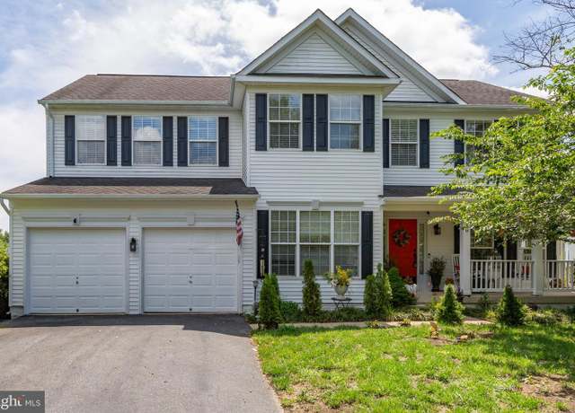 Property at 50 Hamstead Rd, Fredericksburg, VA 22405, 5 beds, 3.5 baths