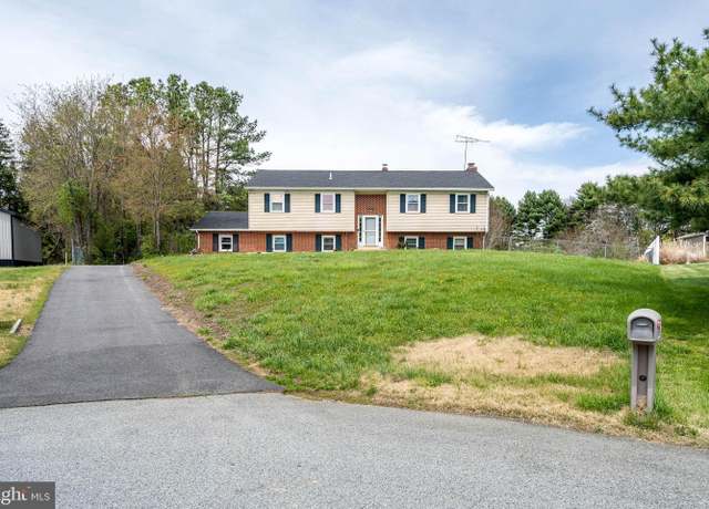 Property at 14 White Oak Dr, Middletown, DE 19709, 4 beds, 3 baths