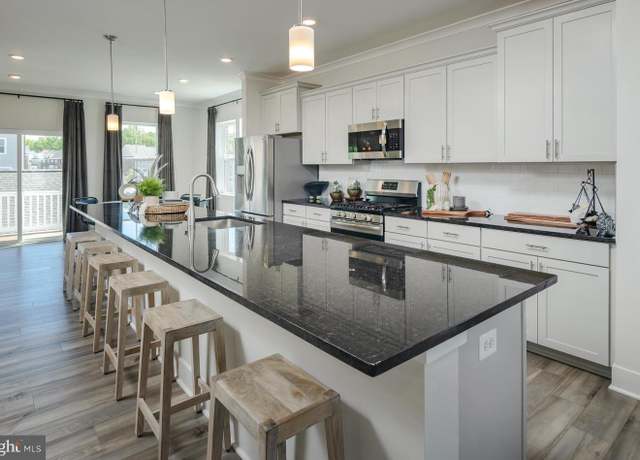 Property at 10622 Roundstone Ln, White Plains, MD 20695, 3 beds, 3 baths