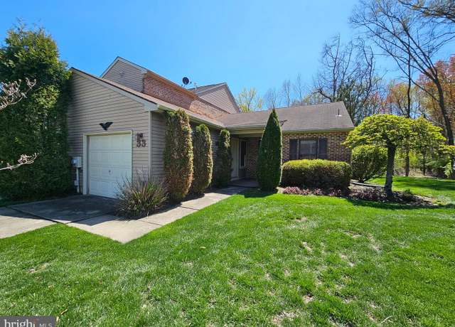 Property at 33 E Oleander Dr, Mount Laurel, NJ 08054, 2 beds, 2 baths