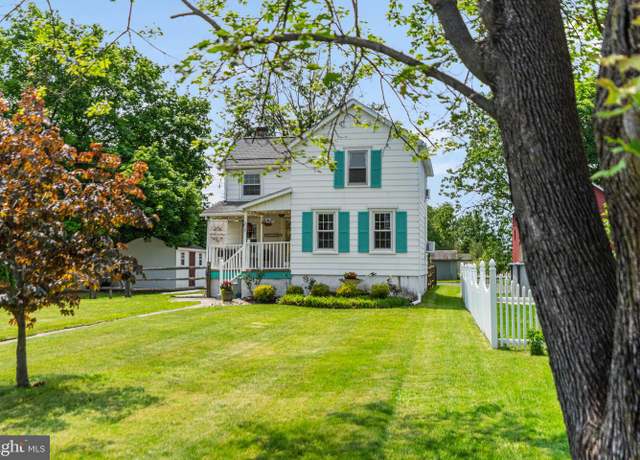 Property at 212 N Hellertown Ave, Quakertown, PA 18951, 2 beds, 1.5 baths