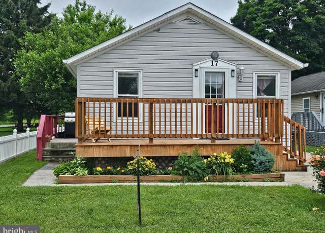Property at 17 Parkside Ave, Downingtown, PA 19335, 2 beds, 1 bath