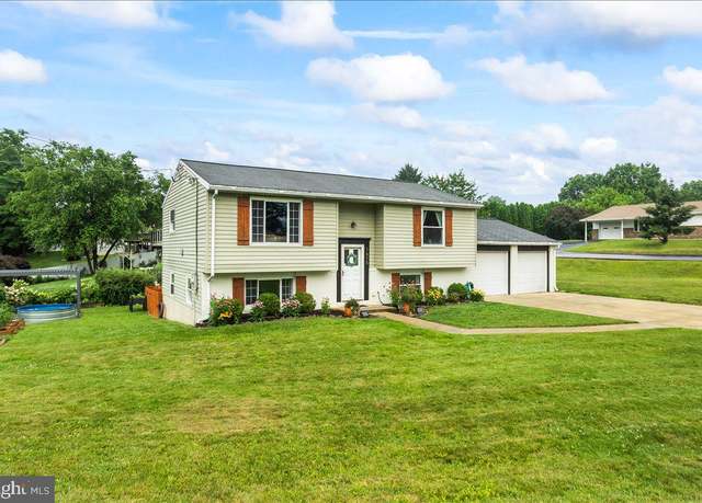Property at 1615 Greenwood Dr, Lebanon, PA 17046, 4 beds, 2 baths