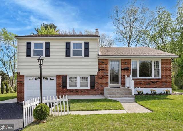 Property at 136 Maple Ave, Willow Grove, PA 19090, 3 beds, 2.5 baths
