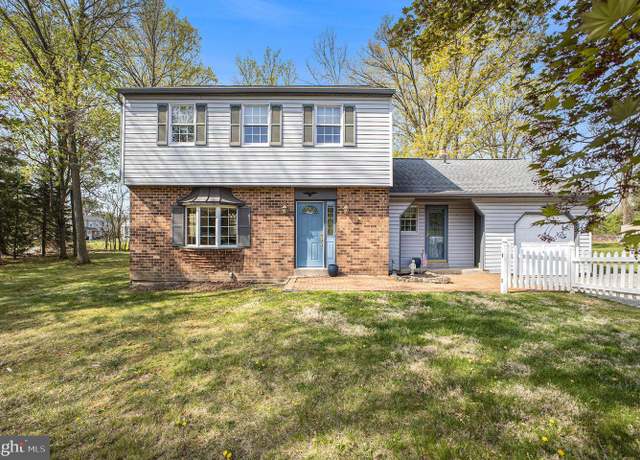 Property at 2102 Oakland Dr, Norristown, PA 19403, 3 beds, 1.5 baths
