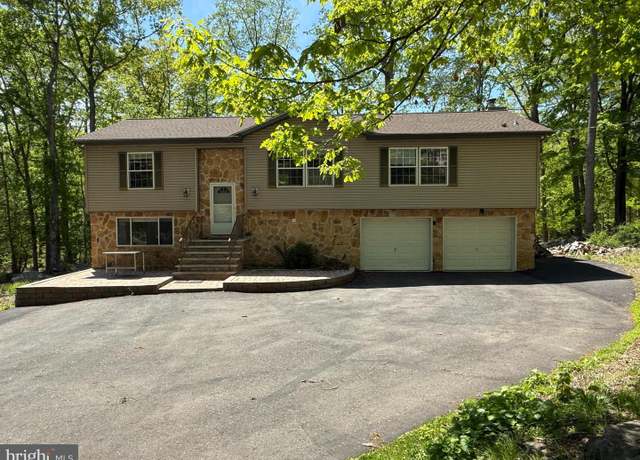 Property at 6486 Decker Dr, Bushkill, PA 18324, 5 beds, 3 baths