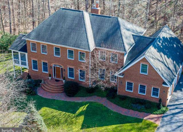 Property at 7517 Lees Farm Rd, Clifton, VA 20124, 4 beds, 3.5 baths