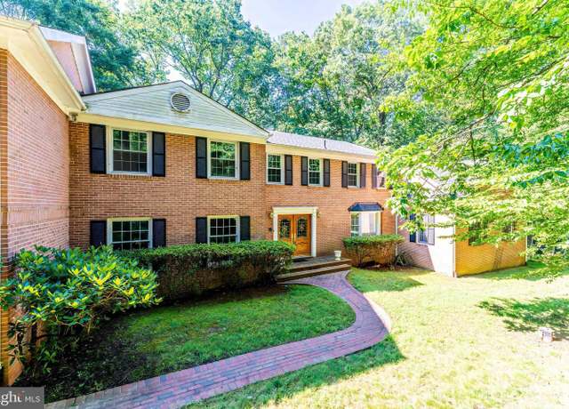 Property at 11115 Streamview Ct, Great Falls, VA 22066, 4 beds, 4 baths