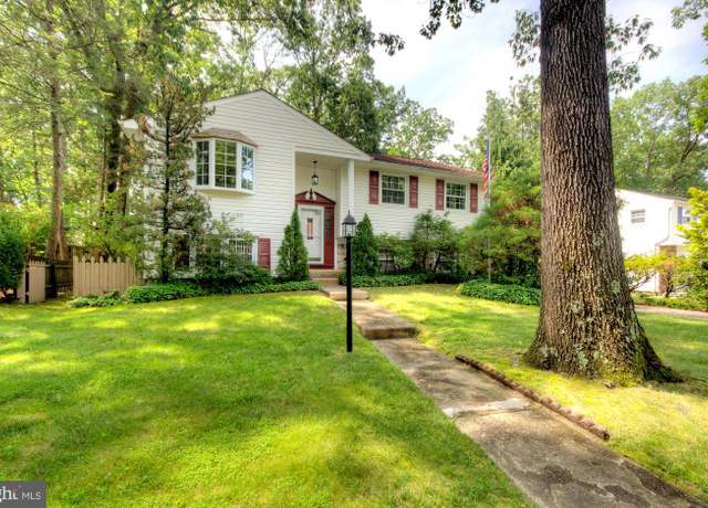 Property at 425 Stanford Ave, Turnersville, NJ 08012, 4 beds, 2 baths