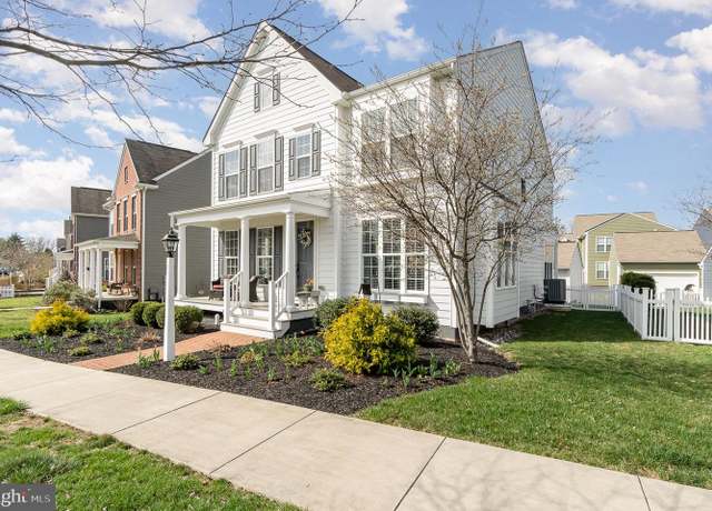 Property at 419 Old Farm Ln, Mechanicsburg, PA 17050, 4 beds, 2.5 baths