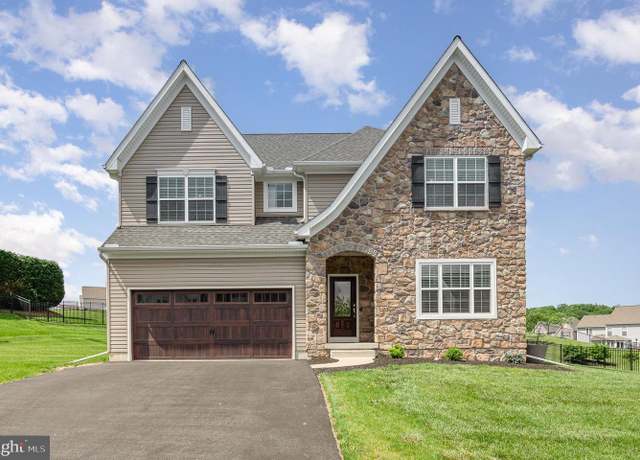 Property at 7038 Woodsman Dr, Harrisburg, PA 17111, 4 beds, 2.5 baths