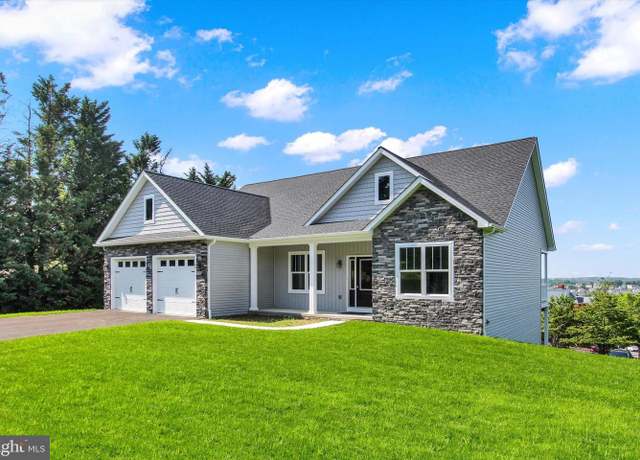 Property at 606 Vista Ct, Waynesboro, PA 17268, 3 beds, 2 baths