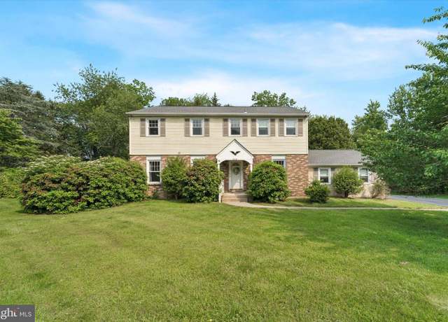 Property at 624 Juniper Dr, Blue Bell, PA 19422, 5 beds, 2.5 baths