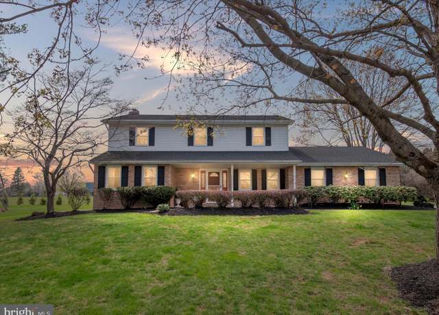 Property at 1254 Pine Grove Dr, Easton, PA 18045, 4 beds, 2.5 baths