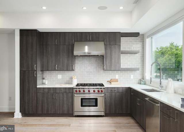 Property at 142 S Front St, Philadelphia, PA 19106, 4 beds, 4 baths