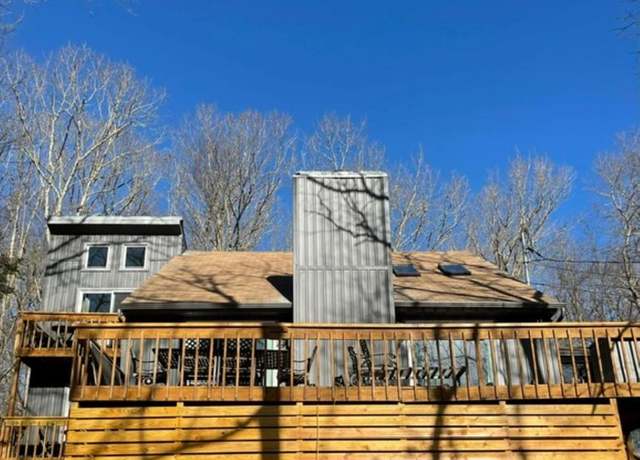 Property at 335 Saunders Dr, Bushkill, PA 18324, 4 beds, 3 baths