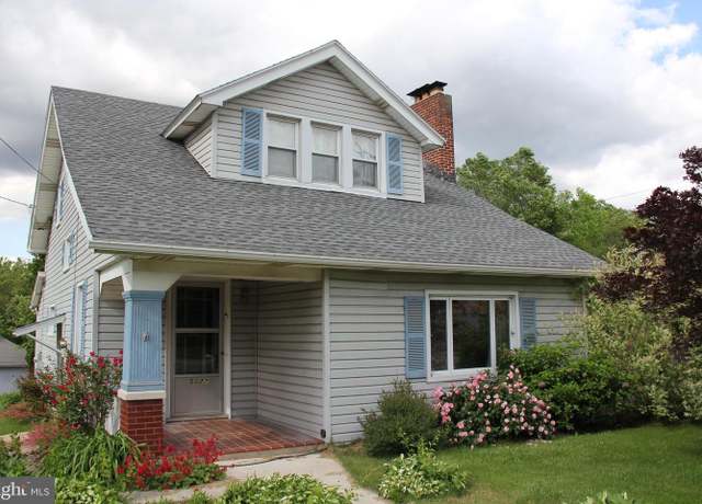 Property at 5077 Lincoln Hwy W, Thomasville, PA 17364, 3 beds, 2 baths