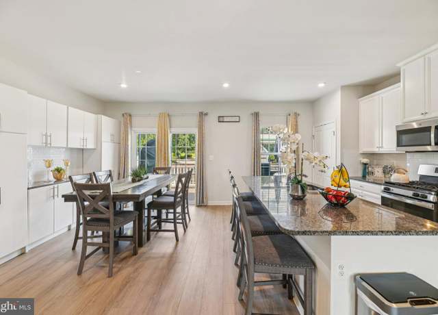Property at 2302 Emerson Ln, Fredericksburg, VA 22401, 3 beds, 3 baths