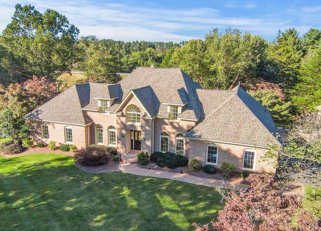 Property at 10928 Woodland Falls Dr, Great Falls, VA 22066, 5 beds, 5.5 baths