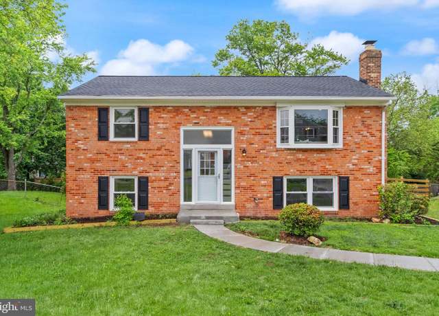 Property at 4010 Mapleton Dr, Chantilly, VA 20151, 4 beds, 2 baths