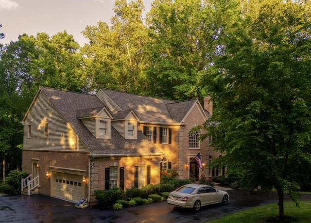 Property at 11220 Devereux Manor Ln, Fairfax Station, VA 22039, 5 beds, 4.5 baths