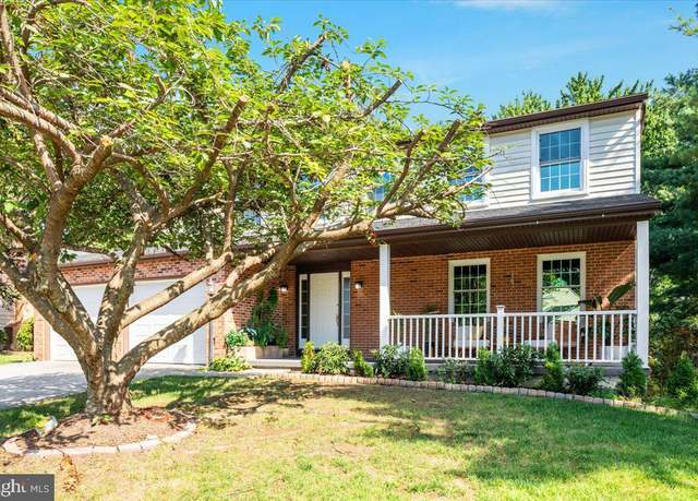 Property at 13017 New Parkland Dr, Herndon, VA 20171, 4 beds, 3.5 baths