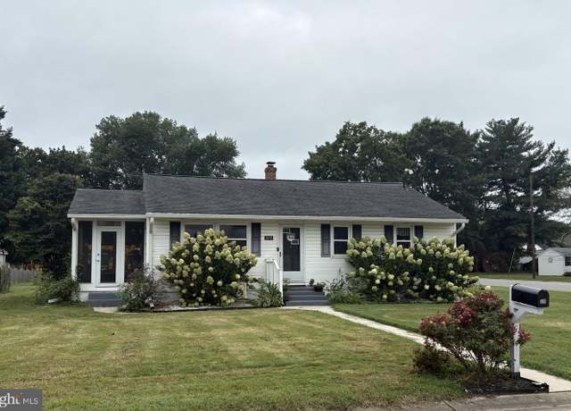 Property at 300 Oak St, Centreville, MD 21617, 2 beds, 1 bath