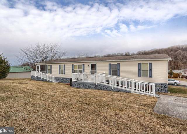 Property at 45 Broadwing Dr, Hanover, PA 17331, 3 beds, 2 baths