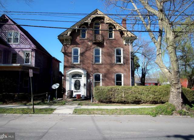 Property at 306 W 15th St, Tyrone, PA 16686, 5 beds, 3 baths
