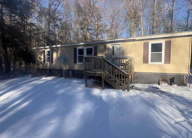 Property at 135 Sand Spring Dr, Greentown, PA 18426, 3 beds, 2 baths
