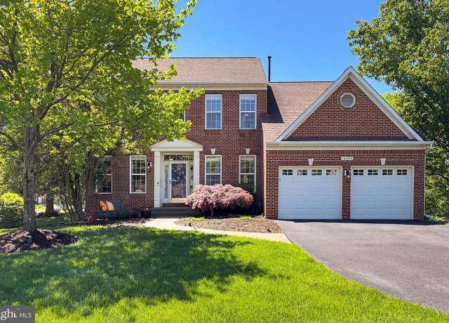 Property at 14423 Picket Oaks Rd, Centreville, VA 20121, 4 beds, 3.5 baths