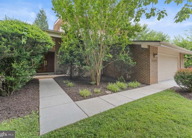 Property at 11141 Broad Green Dr, Potomac, MD 20854, 4 beds, 3.5 baths