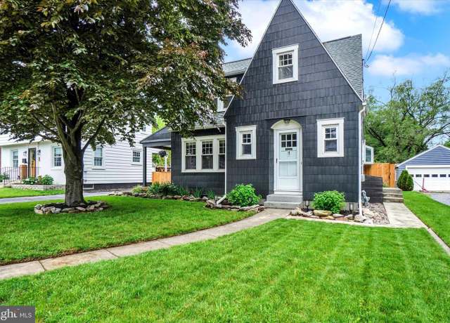 Property at 47 E St, Carlisle, PA 17013, 3 beds, 1.5 baths