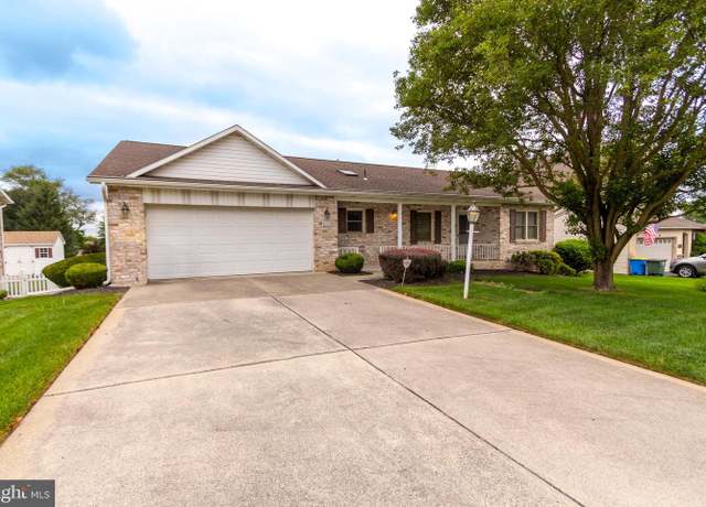 Property at 2808 Candlelight Dr, York, PA 17402, 3 beds, 2 baths