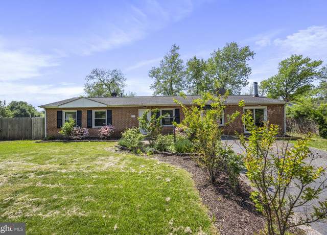 Property at 603 W Church Rd, Sterling, VA 20164, 5 beds, 2 baths