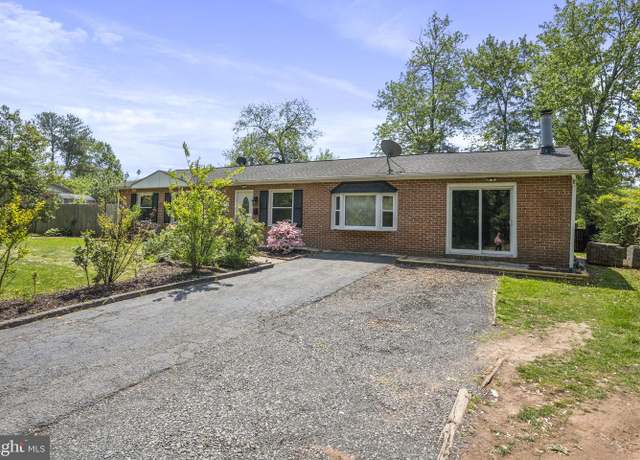 Property at 603 W Church Rd, Sterling, VA 20164, 5 beds, 2 baths
