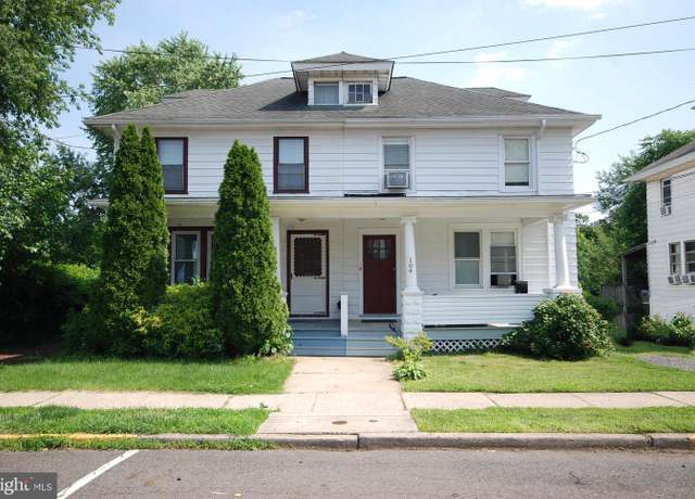 Property at 104 Juniper St, Burlington, NJ 08016, 5 beds