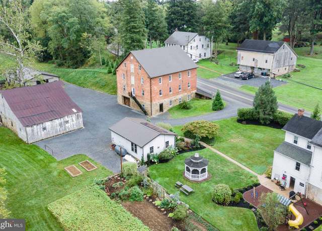 Property at 445-447 Camargo Rd, Quarryville, PA 17566, 6 beds, 2 baths