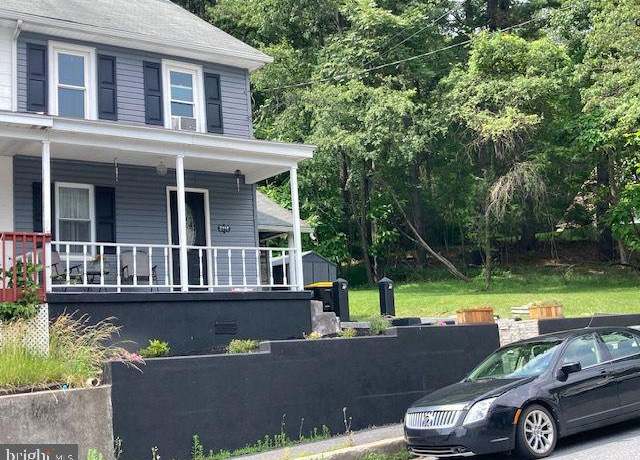 Property at 2146 Main St, Pottsville, PA 17901, 3 beds, 1 bath