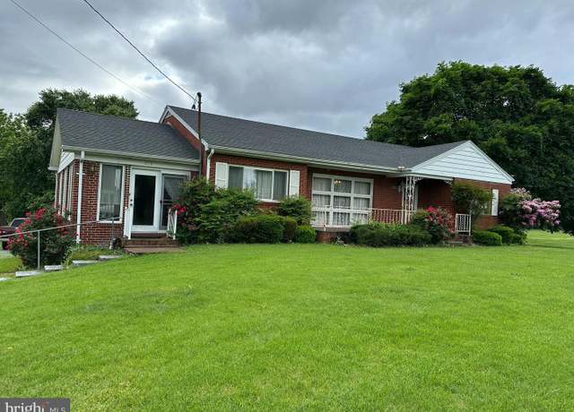 Property at 228 Fairview Rd, Luray, VA 22835, 3 beds, 1.5 baths