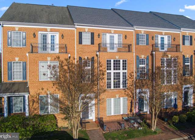 Property at 751 Vestal St, Woodbridge, VA 22191, 3 beds, 3.5 baths