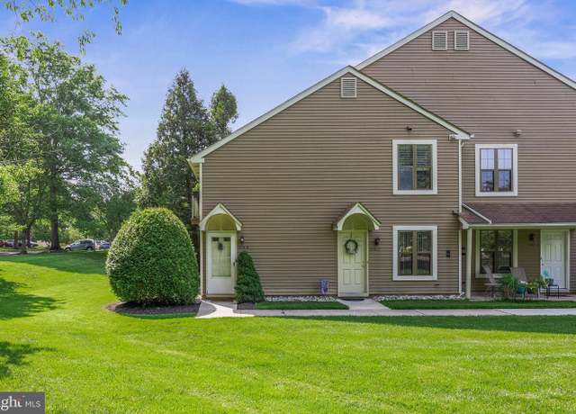 Property at 206-B Derry Hill Ct, Mount Laurel, NJ 08054, 2 beds, 1 bath