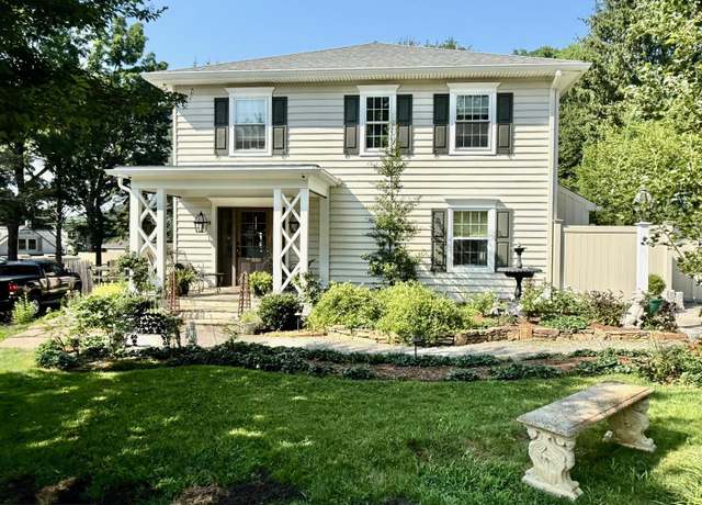 Property at 531 Hillside Dr, West Chester, PA 19380, 5 beds, 3 baths