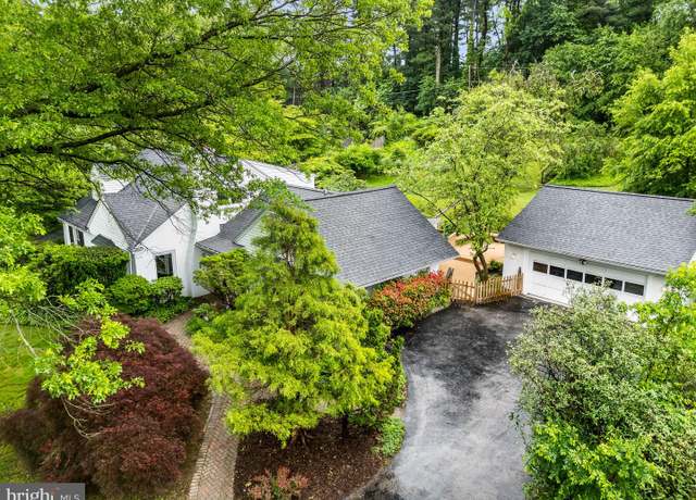 Property at 206 Martroy Ln, Wallingford, PA 19086, 6 beds, 3 baths