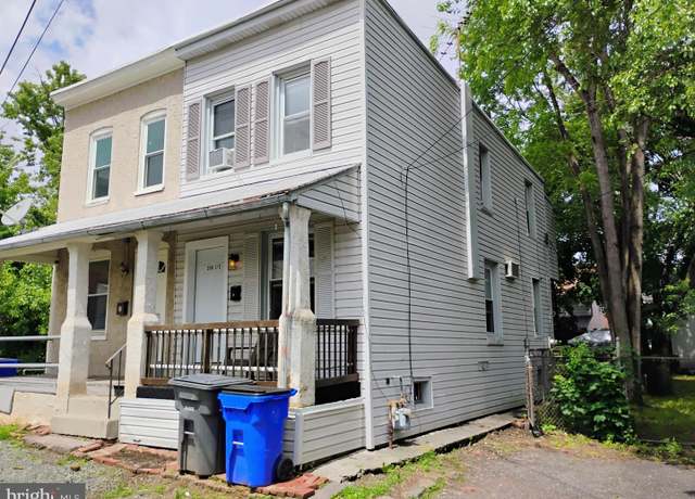 Property at 330-1/2 Pine Aly, Pottstown, PA 19464, 2 beds, 1 bath