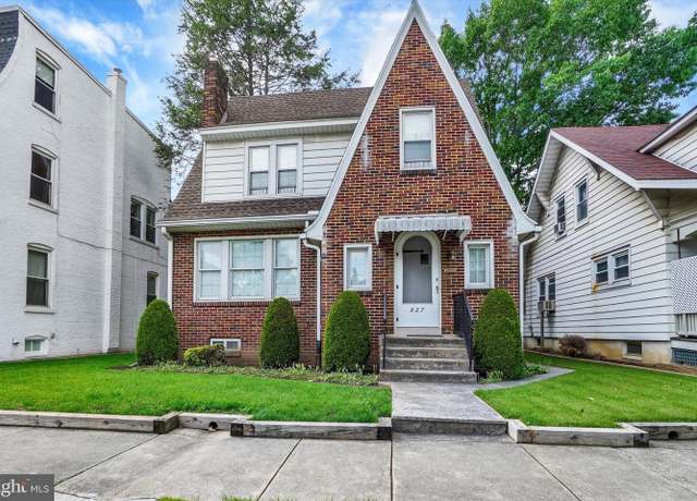 Property at 827 Pennsylvania Ave, York, PA 17404, 3 beds, 1.5 baths