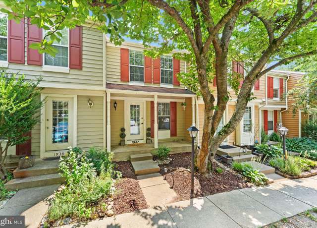 Property at 1941 Sagewood Ln, Reston, VA 20191, 2 beds, 2 baths