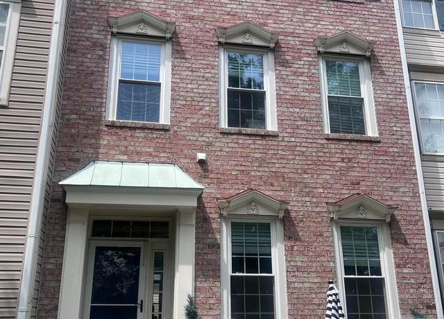 Property at 42838 Cedar Hedge St, Chantilly, VA 20152, 3 beds, 2.5 baths