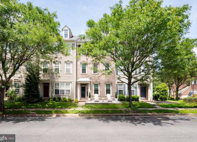 Property at 42838 Cedar Hedge St, Chantilly, VA 20152, 3 beds, 2.5 baths