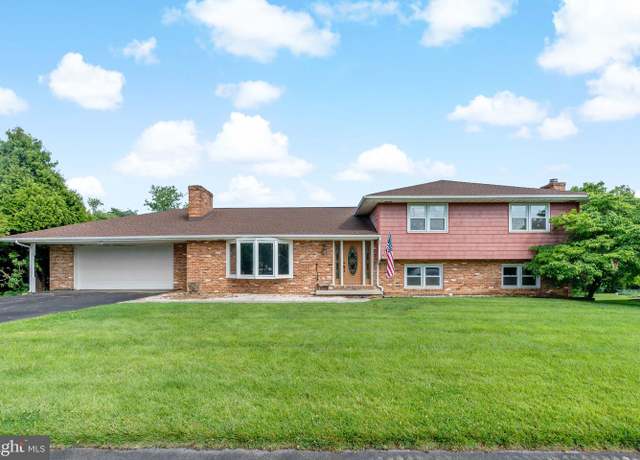 Property at 319 Hermitage Dr, Martinsburg, WV 25405, 4 beds, 3 baths